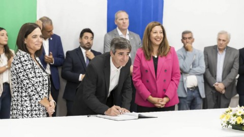 Asumió el nuevo jefe de Gabinete de Carreras y comenzó la tensión interna en el oficialismo