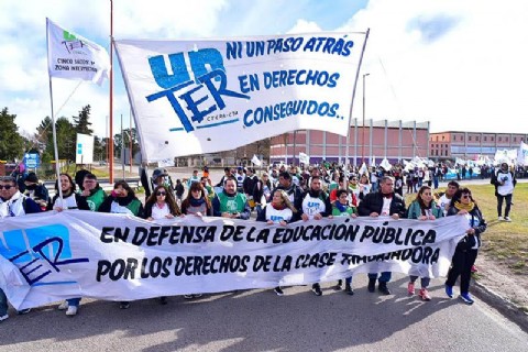 Se hace la canchera: Carreras chicaneó a los docentes y les dijo que "no hay motivos para no ir a trabajar"