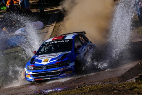 Trabajan en los caminos por donde se correrá el Rally Vuelta de la Manzana
