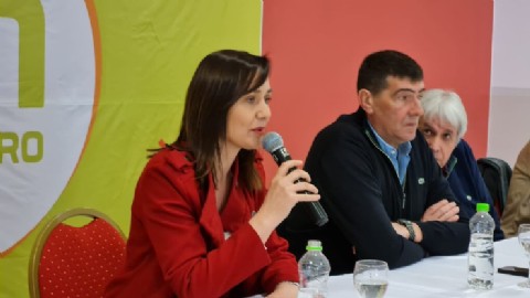 La Provincia entregó indumentaria a la Federación de Bomberos Voluntarios