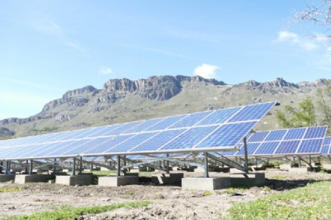 Las miniredes de generación solar y eólica para tres localidades están cada vez más cerca