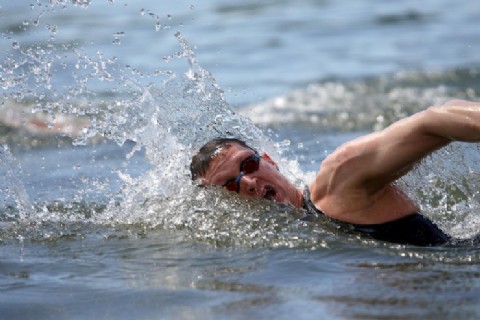 Nadadores de todo el país competirán en  las frías aguas del río Negro
