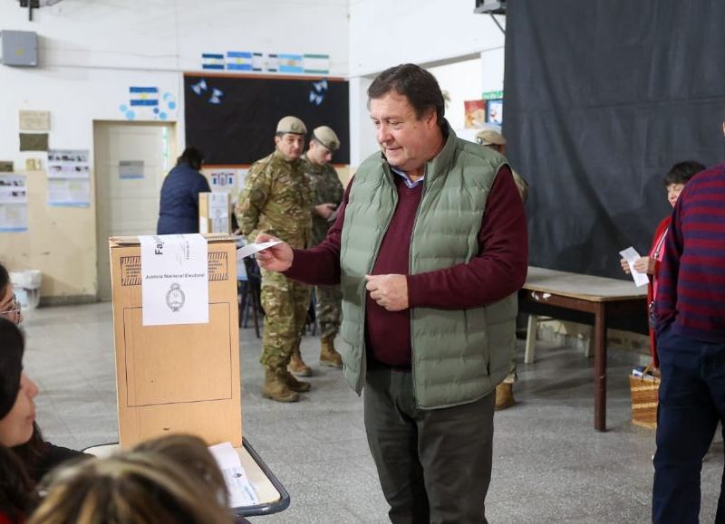 #Elecciones2023: Weretilneck emitió su voto en Cipolletti y habló sobre la ausencia de votantes