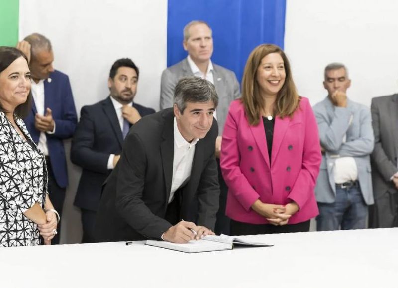 Asumió el nuevo jefe de Gabinete de Carreras y comenzó la tensión interna en el oficialismo