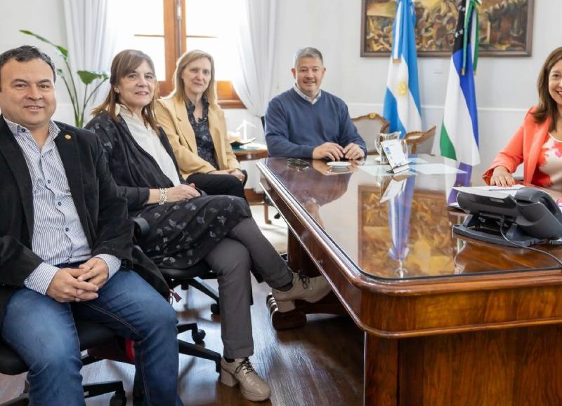 El Gobierno se reunió con las autoridades de la Universidad Nacional del Comahue