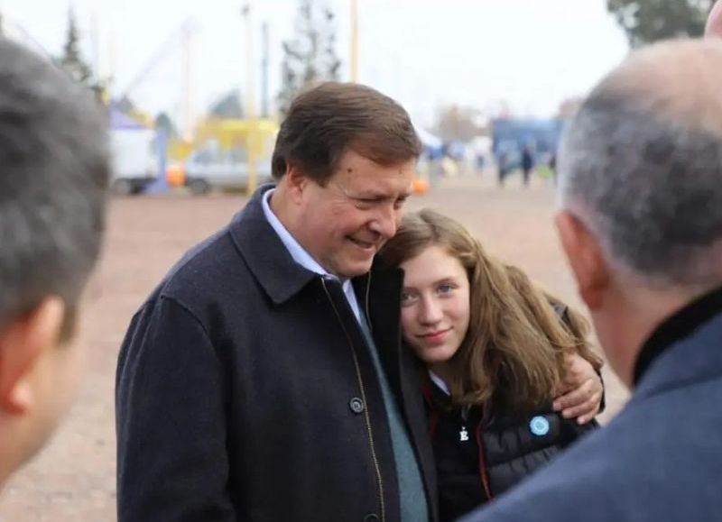 El gobernador Weretilneck encabezó el acto por el aniversario de Fernández Oro