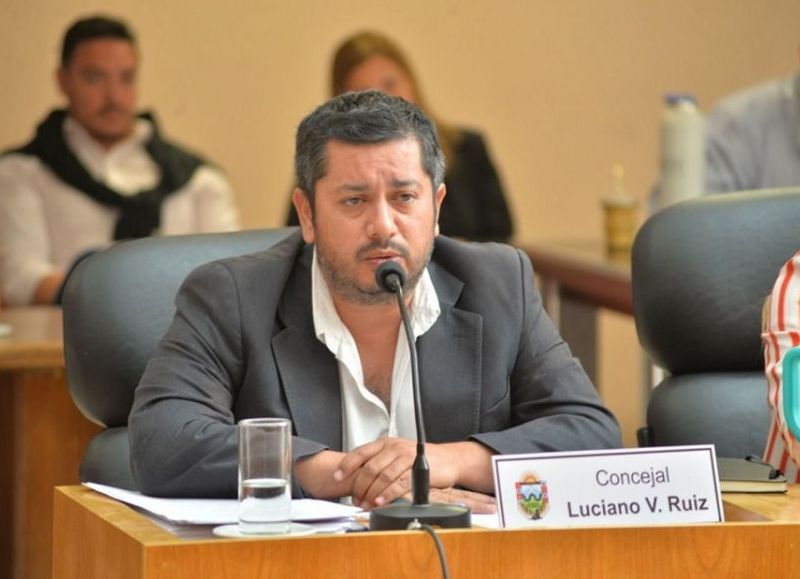 Un concejal del Frente de Todos dijo que "da la sensación de que Carreras vive en un cumple"
