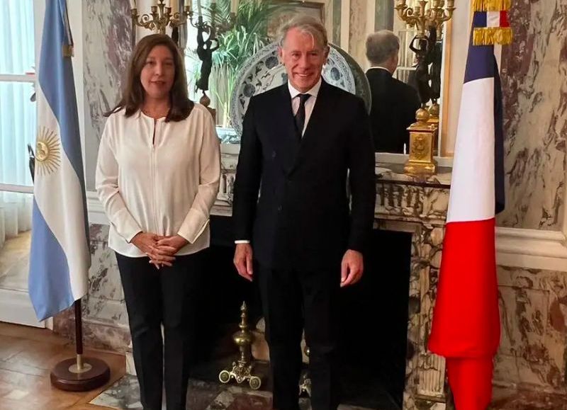 Carreras se reunió con el Embajador Argentino en Francia