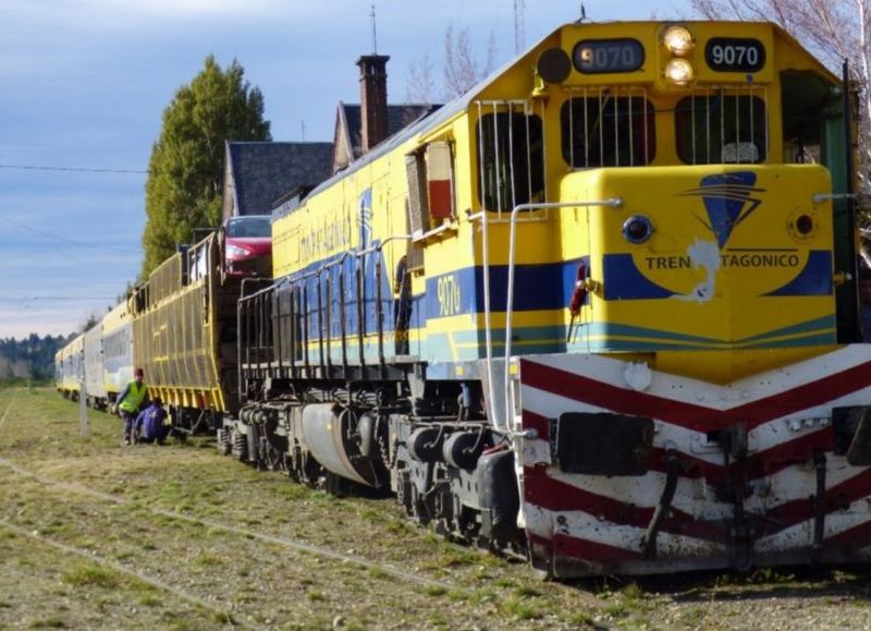 Por la desidia del Gobierno provincial, el Tren Patagónico quedó varado 30 horas con 200 pasajeros a bordo