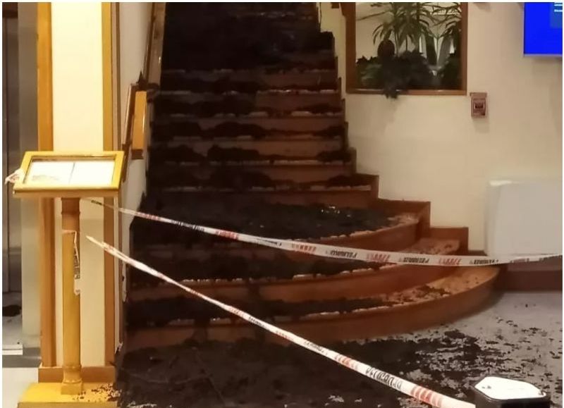 VIDEO| Un alud de barro se deslizó dentro de un complejo hotelero de Bariloche y hay un muerto