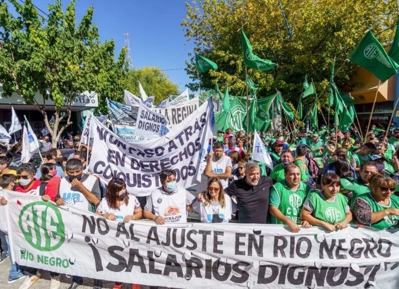 Arabela Carreras se encuentra en una encrucijada con los gremios