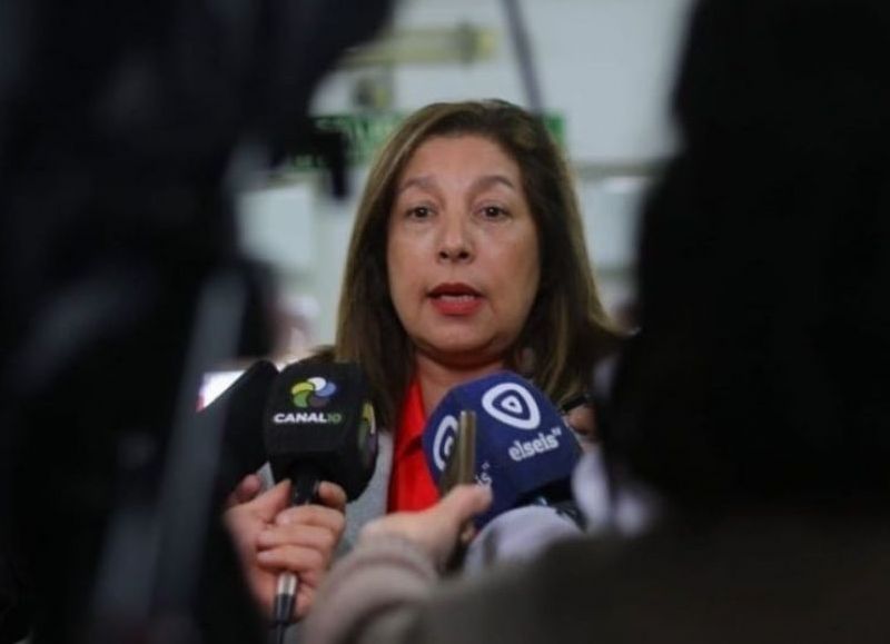 Ahogada en un mar de problemas, Arabela espera que los docentes cedan y aprueben el aumento salarial