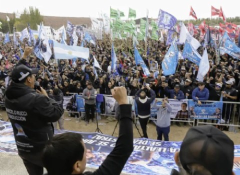 Crece la tensión en Vaca Muerta: petroleros se declaran en alerta y movilización por despidos y conflictos laborales
