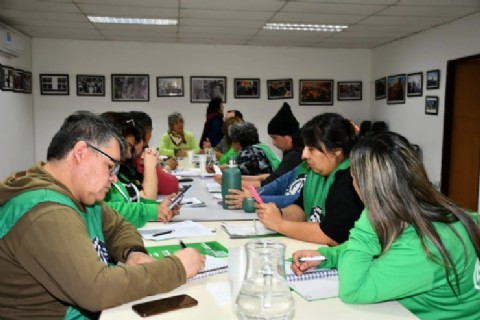 ATE exige a Educación el aumento del 100 por ciento de todos los adicionales, horas suplementarias y de movilidad