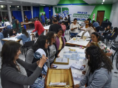 Batacazo en UNTER: la oposición desplazó al oficialismo y conducirá el gremio docente
