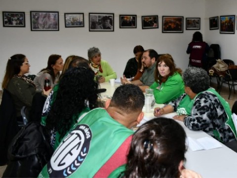 Educación avanza en el pase a contrato de personal con horas cátedra