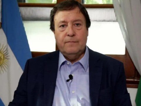 Surgen chats que conectan a Weretilneck con capitales del Golfo y un estadio desmontable