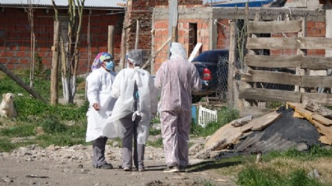 En algunos barrios de la ciudad vacunarán a los vecinos puerta a puerta