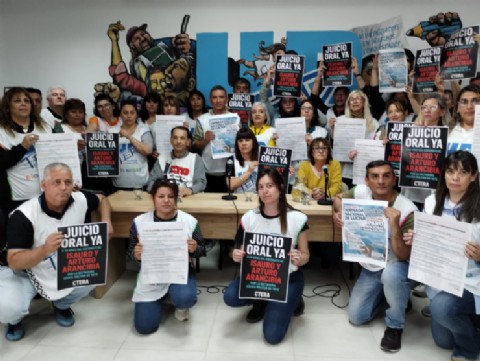 Docentes rionegrinos realizaron conferencia de prensa en la segunda jornada del paro provincial de 48 horas