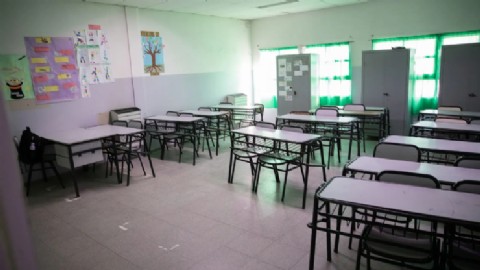 Docentes anuncian tres jornadas de paro en reclamo salarial