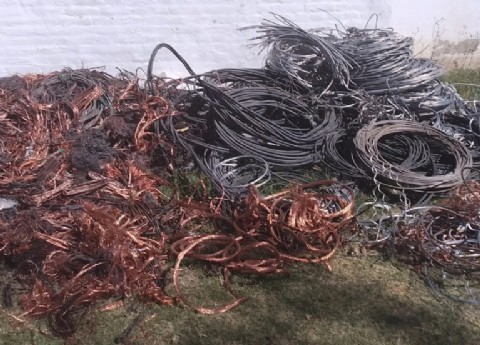 Mafia del cobre: secuestraron más cables y 3 millones de pesos en un allanamiento
