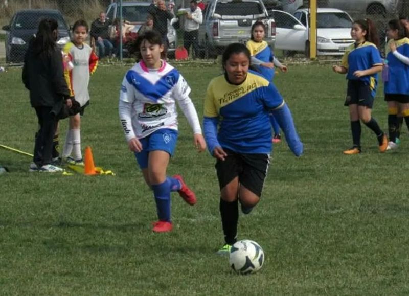 Río Negro celebra el Día de la Futbolista con encuentros recreativos en el Valle y la Costa