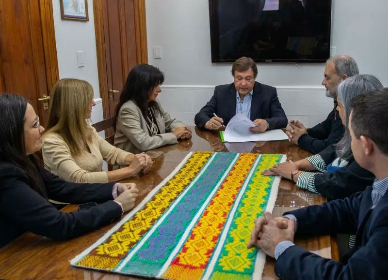 Provincia cedió un terreno y un edificio a la UNRN