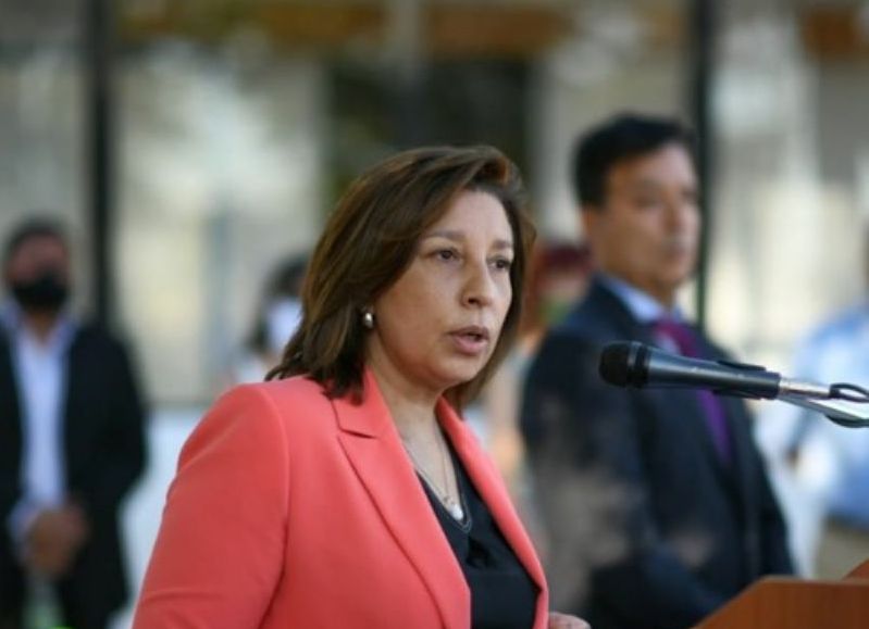 La administración de Arabela Carreras al borde del abismo