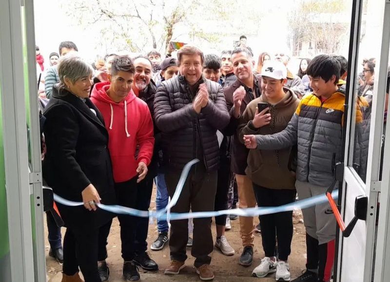 El gobernador Weretilneck inauguró el edificio propio de la ESRN Rural Virtual de Río Chico