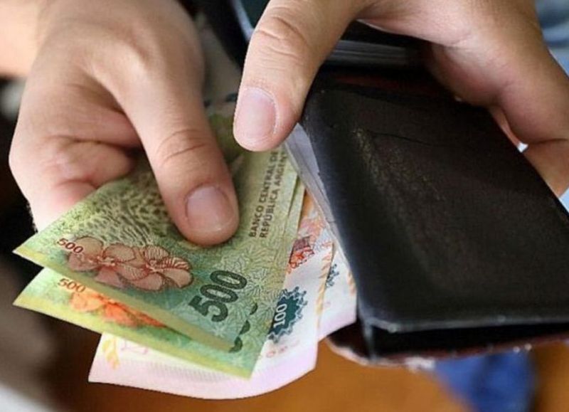 Una balanza desigual: los sueldos de los funcionarios contra el de los empleados estatales