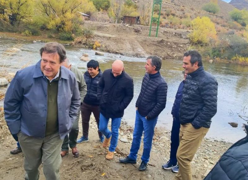 Arroyo Las Minas: Weretilneck recorrió el avance de la nueva pasarela