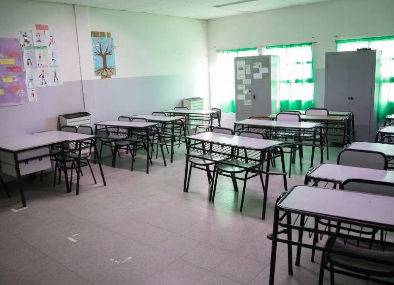 Docentes anuncian tres jornadas de paro en reclamo salarial